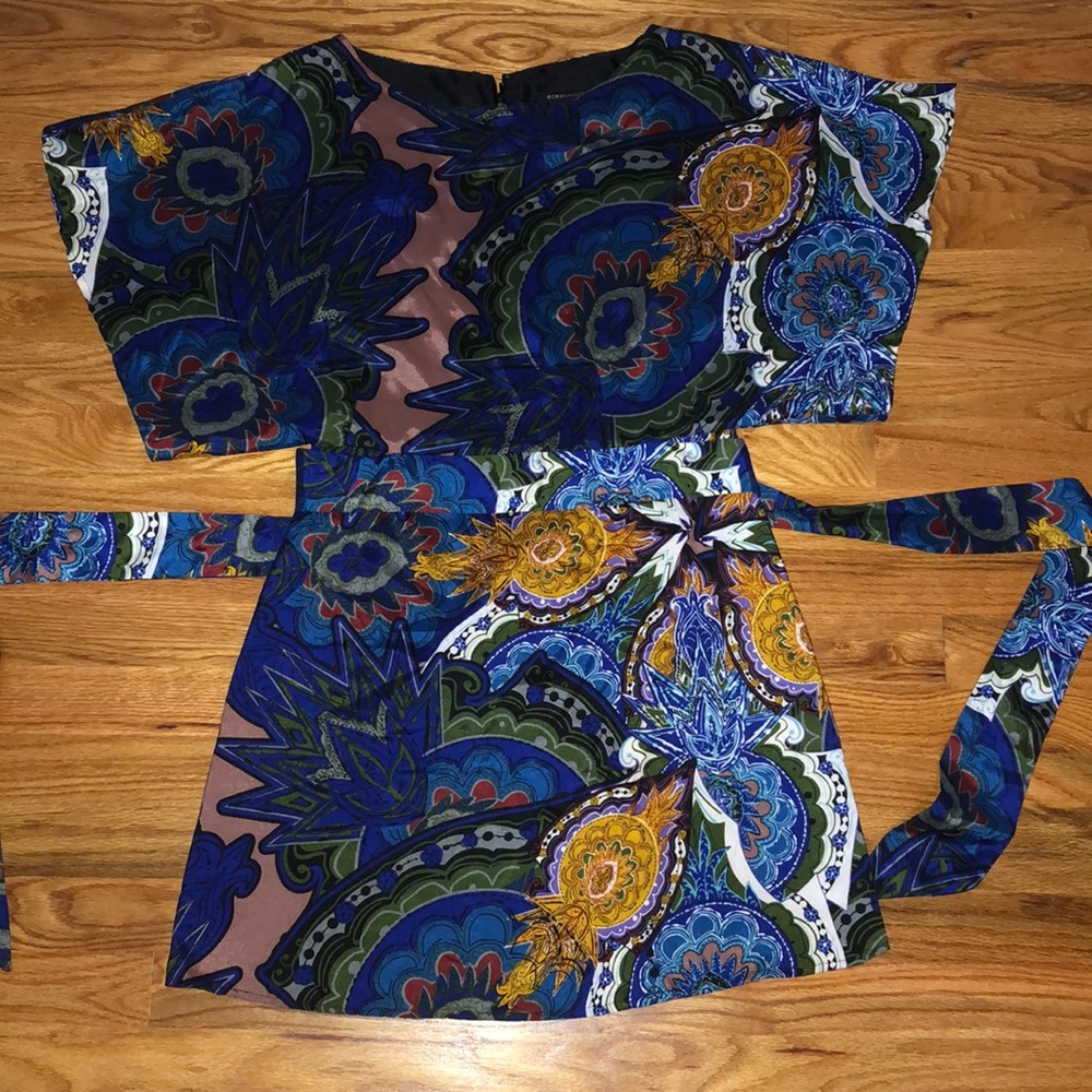 Xs bcbgmaxazria dress. Ties in back